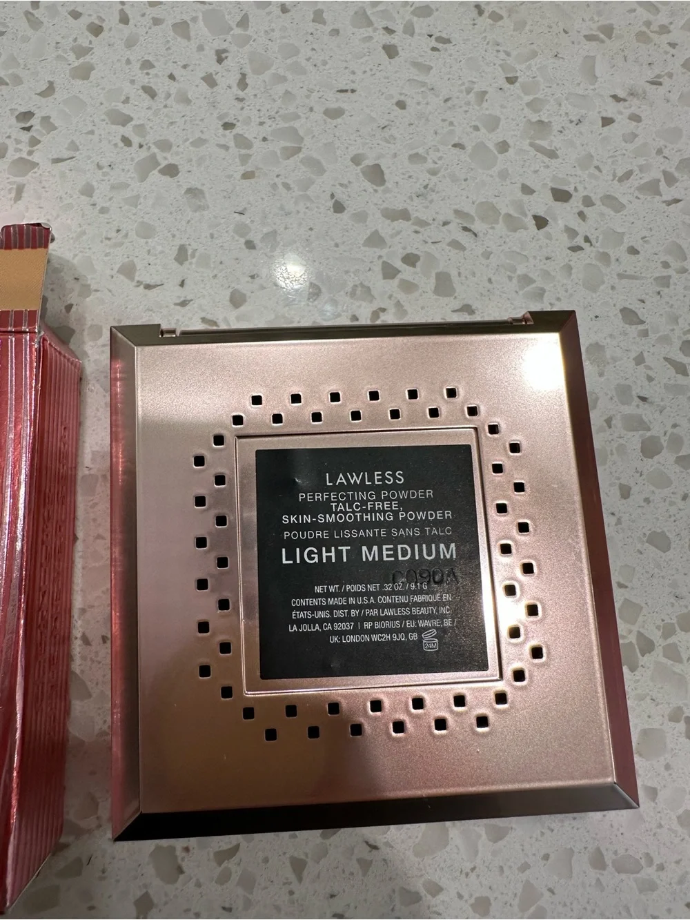 LAWLESS Perfecting Powder - Light Medium - Talc Free